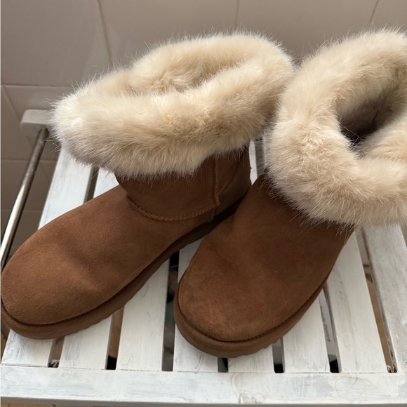 Women’s short Ugg’s - Picture 3 of 5